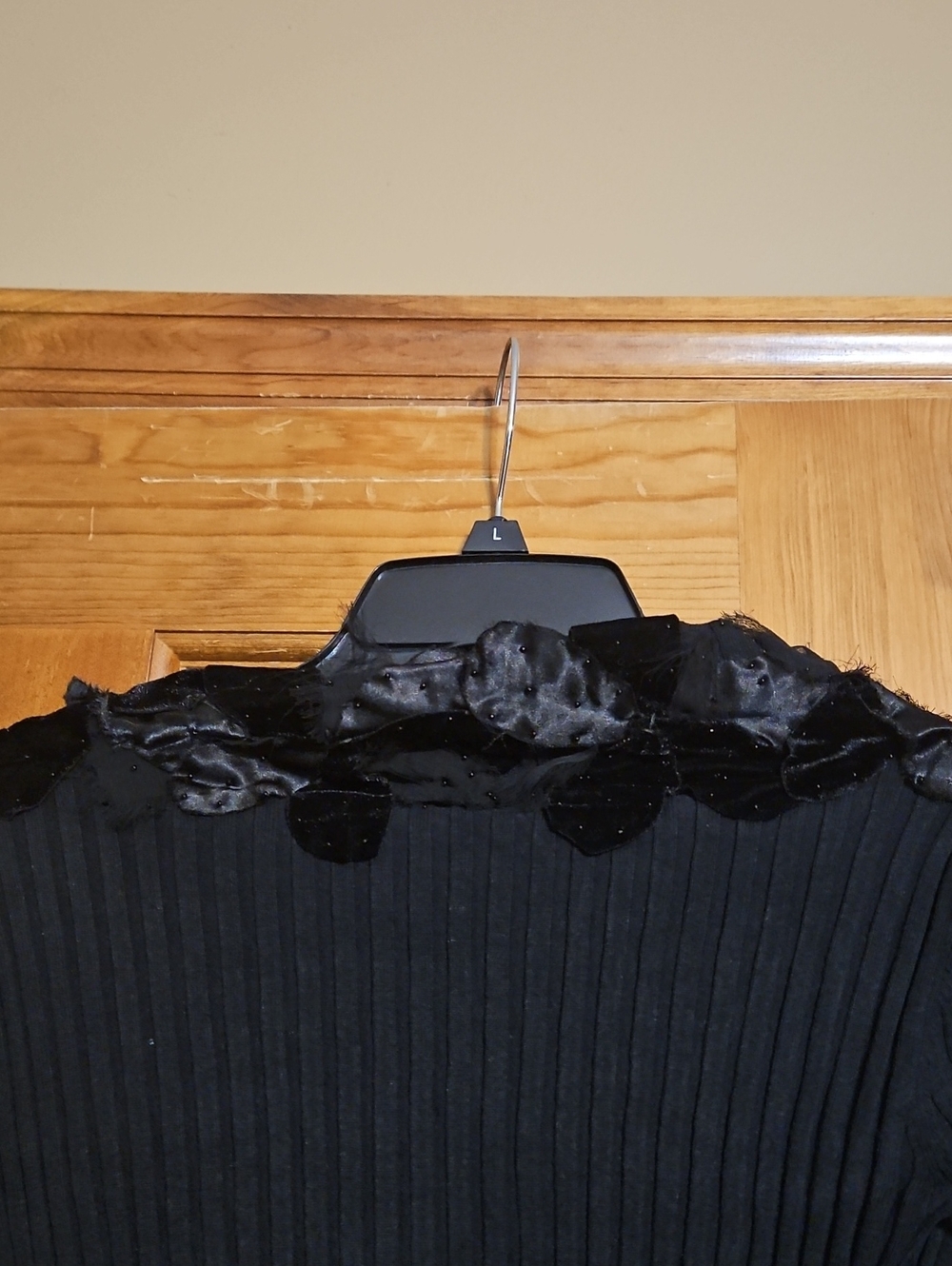 Cache Vintage Y2k Black Ribbed Knit Silk Black V-neck Embellished Top - Picture 9 of 11